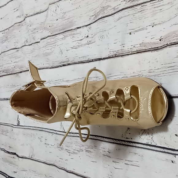 NEW Breckelle Heels shoes gold size 6 lace up ankle strap 4"heel - Picture 9 of 9